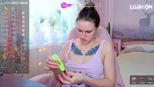 Snapshot of Bella__Swoon chatting on 04/14/26, 06:19 Bella Swoon online show from 04/14/26, 06:19