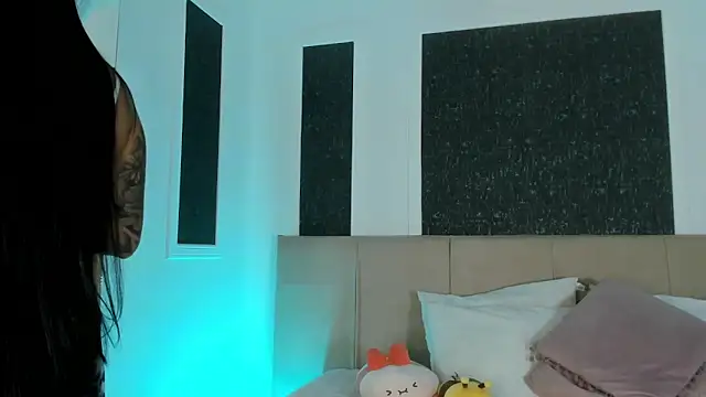 Alaia Manson online show from 02/26/26, 07:35