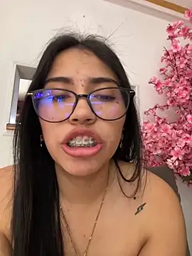 Snapshot of SaritaHot_69 chatting on 12/17/24, 06:42 SaritaHot 69 online show from 12/17/24, 06:42