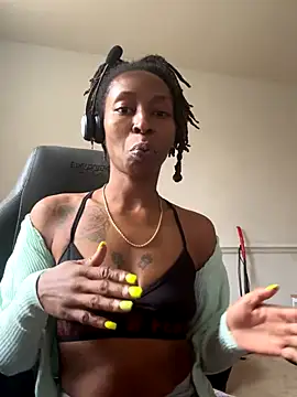 LeyaHoneybuns online show from 11/19/25, 07:25