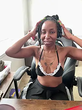 Snapshot of LeyaHoneybuns chatting on 02/11/26, 04:34 LeyaHoneybuns online show from 02/11/26, 04:34