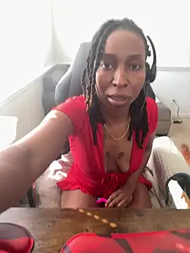 Snapshot of LeyaHoneybuns chatting on 02/24/26, 05:55 LeyaHoneybuns online show from 02/24/26, 05:55