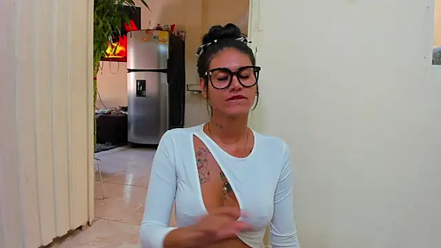 Snapshot of Samantha__latinaXXX chatting on 03/13/26, 03:51 Samantha latinaXXX online show from 03/13/26, 03:51