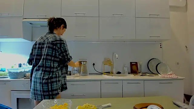 crystalnut online show from 12/04/25, 03:27