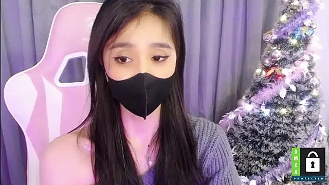 Snapshot of San___San chatting on 12/15/24, 08:15 San San online show from 12/15/24, 08:15