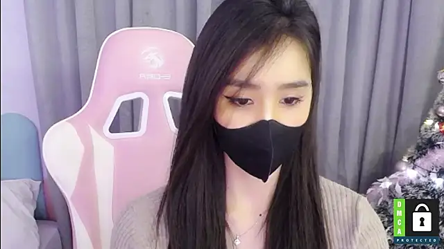 Snapshot of San___San chatting on 12/16/24, 10:40 San San online show from 12/16/24, 10:40
