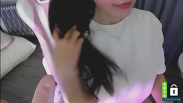 Snapshot of San___San chatting on 01/05/26, 05:27 San San online show from 01/05/26, 05:27