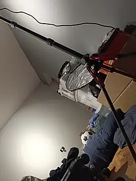 Snapshot of Kaue007 chatting on 12/15/25, 04:11 Kaue007 online show from 12/15/25, 04:11