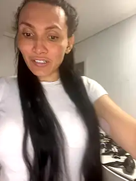 Snapshot of KimberllySaeez chatting on 10/12/25, 10:25 KimberllySaeez online show from 10/12/25, 10:25