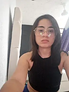 Snapshot of estibaliz chatting on 09/13/25, 10:20 estibaliz online show from 09/13/25, 10:20