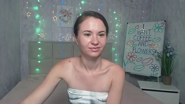 Snapshot of KaraCriegs chatting on 09/18/25, 05:15 KaraCriegs online show from 09/18/25, 05:15