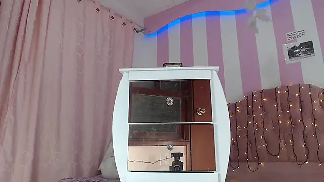 Snapshot of zaleya_mateus chatting on 12/19/25, 11:17 zaleya mateus online show from 12/19/25, 11:17