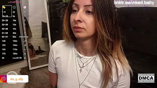 Snapshot of An_g_elly chatting on 09/10/25, 10:21 An g elly online show from 09/10/25, 10:21