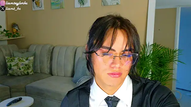 Snapshot of Liam_Taylor chatting on 09/12/25, 11:04 Liam Taylor online show from 09/12/25, 11:04