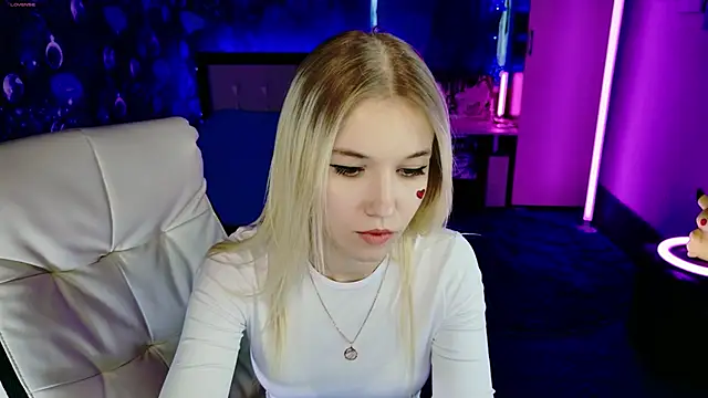 Snapshot of ShhhO_O chatting on 03/08/26, 02:32 ShhhO O online show from 03/08/26, 02:32