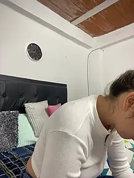 Iris love18 online show from 02/17/25, 01:21