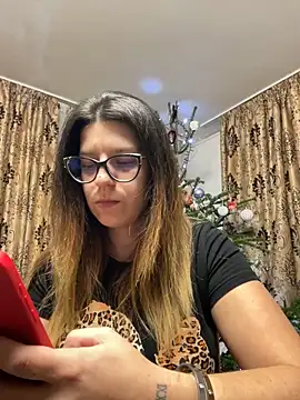 NadiraNoor online show from 12/21/25, 10:28