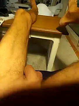 Snapshot of Fred_bo chatting on 10/23/25, 04:01 Fred bo online show from 10/23/25, 04:01