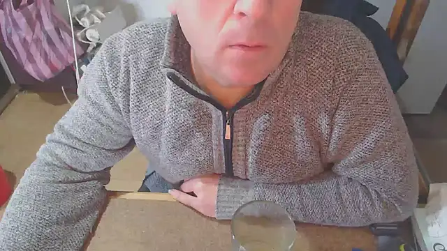 Snapshot of zerx40 chatting on 12/18/25, 10:21 zerx40 online show from 12/18/25, 10:21