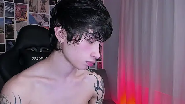 Snapshot of liamelf chatting on 03/19/25, 08:55 liamelf online show from 03/19/25, 08:55