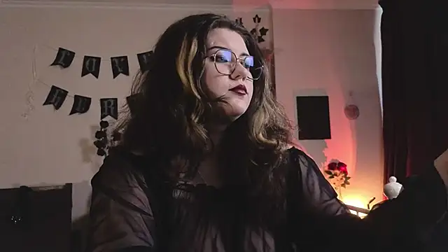 Snapshot of Laura_Karamazov chatting on 02/13/26, 10:00 Laura Karamazov online show from 02/13/26, 10:00