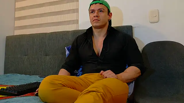 Snapshot of MarksMuscle chatting on 03/06/26, 02:08 MarksMuscle online show from 03/06/26, 02:08