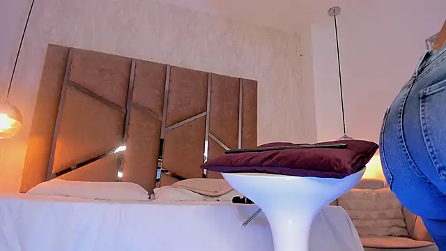 Martinaa Jones  online show from 09/11/25, 07:25