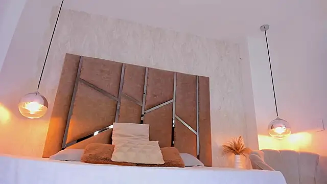 Martinaa Jones  online show from 10/08/25, 07:22