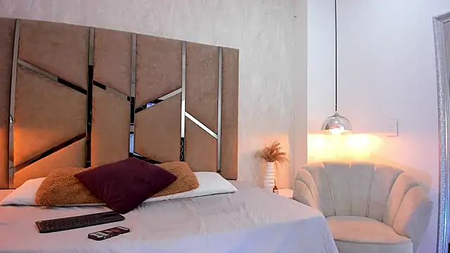 Martinaa Jones  online show from 11/01/25, 07:27