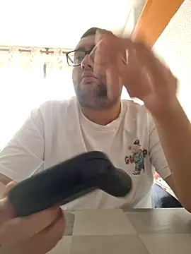 Javier bear online show from 10/02/25, 10:33