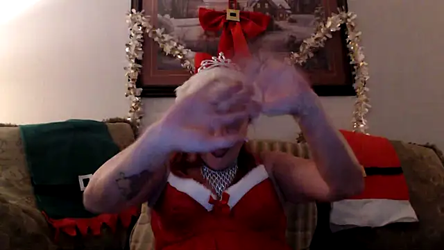 Snapshot of LexxiLeeds chatting on 12/25/24, 12:05 LexxiLeeds online show from 12/25/24, 12:05