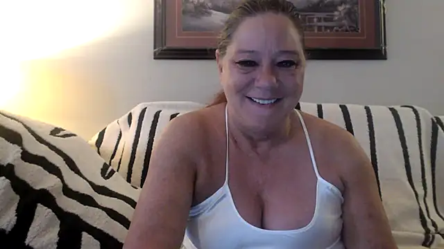 Snapshot of LexxiLeeds chatting on 05/13/26, 11:07 LexxiLeeds online show from 05/13/26, 11:07