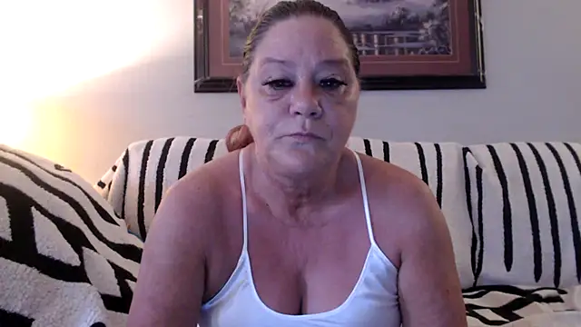Snapshot of LexxiLeeds chatting on 05/19/26, 10:43 LexxiLeeds online show from 05/19/26, 10:43