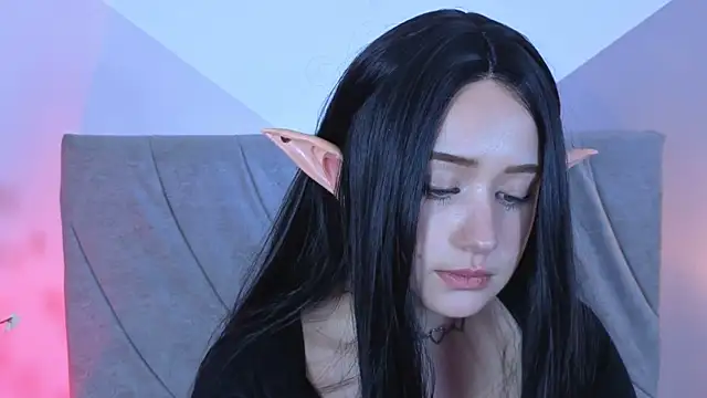 Snapshot of mailin18 chatting on 11/12/25, 01:06 mailin18 online show from 11/12/25, 01:06