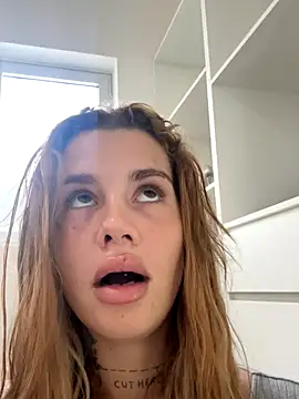 EmiliaCatalina online show from 10/30/25, 06:41