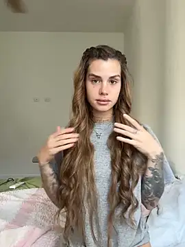EmiliaCatalina online show from 05/02/26, 08:03