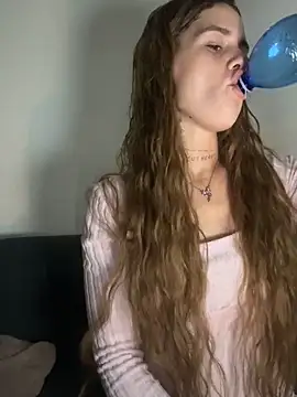 EmiliaCatalina online show from 05/12/26, 12:19