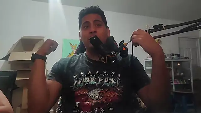 Snapshot of ElferXXX chatting on 10/27/25, 02:37 ElferXXX online show from 10/27/25, 02:37