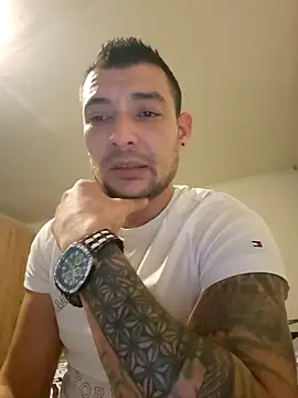 Snapshot of Zoltanioan26 chatting on 12/17/25, 03:07 Zoltanioan26 online show from 12/17/25, 03:07