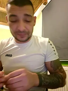 Snapshot of Zoltanioan26 chatting on 01/07/26, 10:51 Zoltanioan26 online show from 01/07/26, 10:51