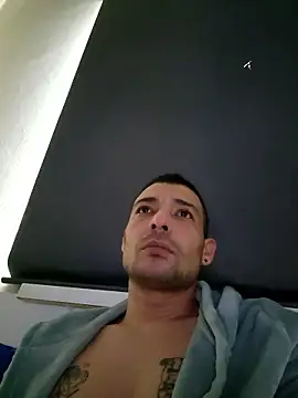 Snapshot of Zoltanioan26 chatting on 01/12/26, 10:53 Zoltanioan26 online show from 01/12/26, 10:53