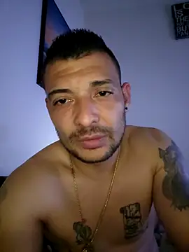 Snapshot of Zoltanioan26 chatting on 04/06/26, 01:25 Zoltanioan26 online show from 04/06/26, 01:25