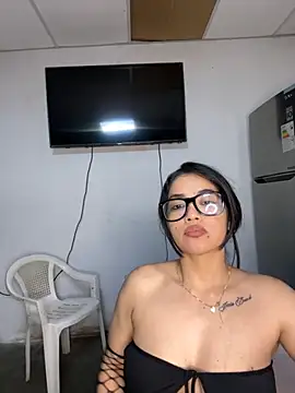 fullpasionkv220 online show from 10/14/25, 12:00