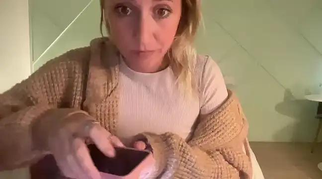 Snapshot of Aggbb chatting on 01/12/25, 08:36 Aggbb online show from 01/12/25, 08:36