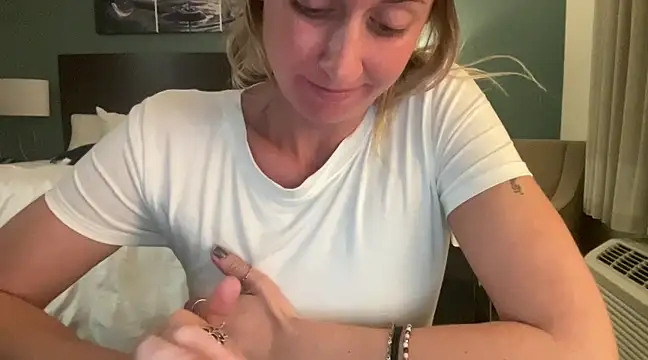 Snapshot of Aggbb chatting on 01/19/25, 01:43 Aggbb online show from 01/19/25, 01:43