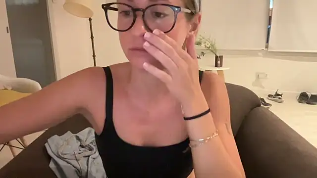 Snapshot of Aggbb chatting on 03/06/25, 10:09 Aggbb online show from 03/06/25, 10:09