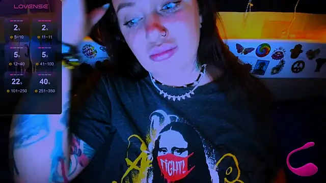 Snapshot of EllieOz chatting on 03/21/25, 08:40 EllieOz online show from 03/21/25, 08:40