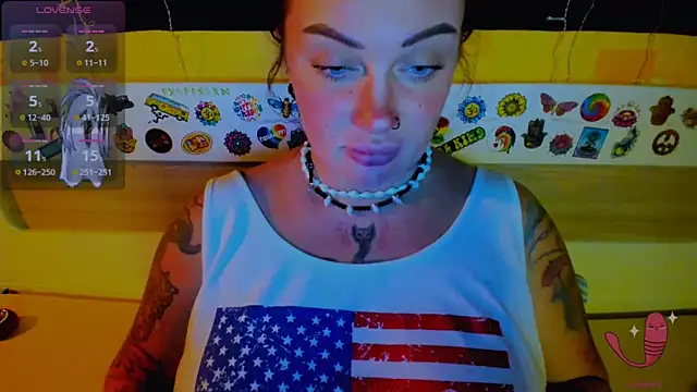 Snapshot of EllieOz chatting on 10/14/25, 07:47 EllieOz online show from 10/14/25, 07:47