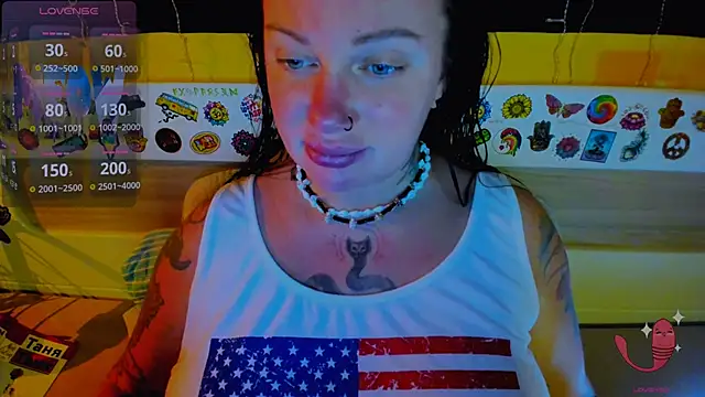 Snapshot of EllieOz chatting on 10/30/25, 04:52 EllieOz online show from 10/30/25, 04:52