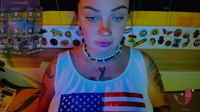 Snapshot of EllieOz chatting on 11/14/25, 03:22 EllieOz online show from 11/14/25, 03:22